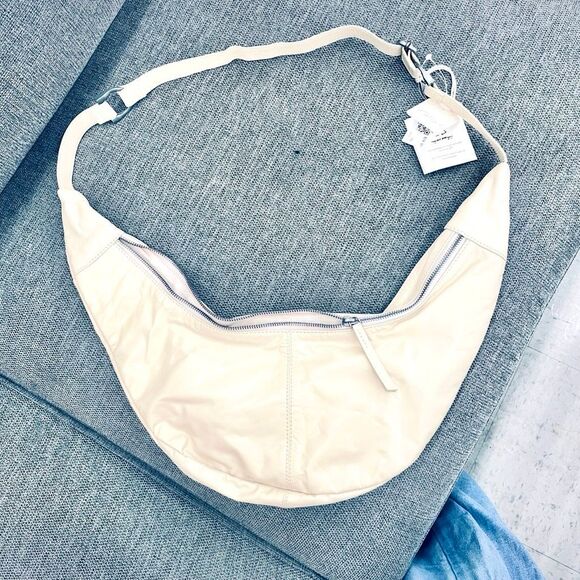 NWT Gorgeous RARE Free People GOAT Leather Idle Hands cream Sling Hobo Bag - Picture 16 of 16